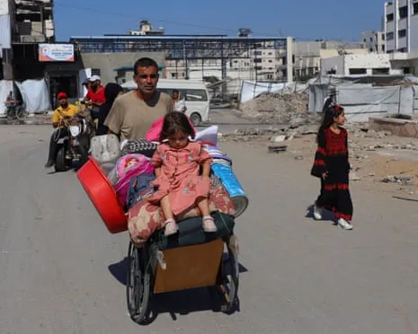 Fleeing from Peril to Peril: Gaza City Inhabitants Grapple with Heart-Wrenching Decision